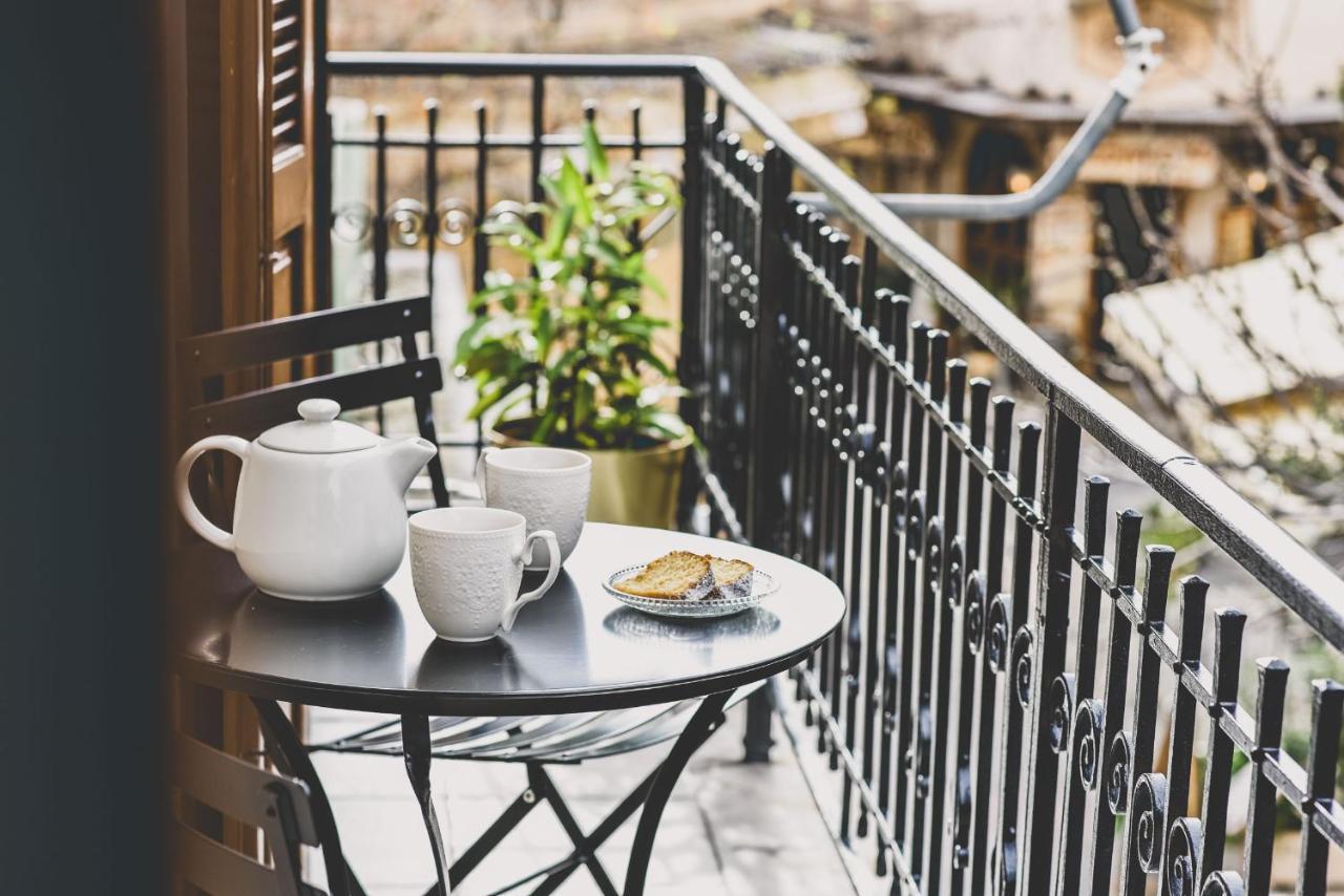 Neoclassical Apartment Near Acropolis - Livingstone Crystal เอเธนส์ ภายนอก รูปภาพ