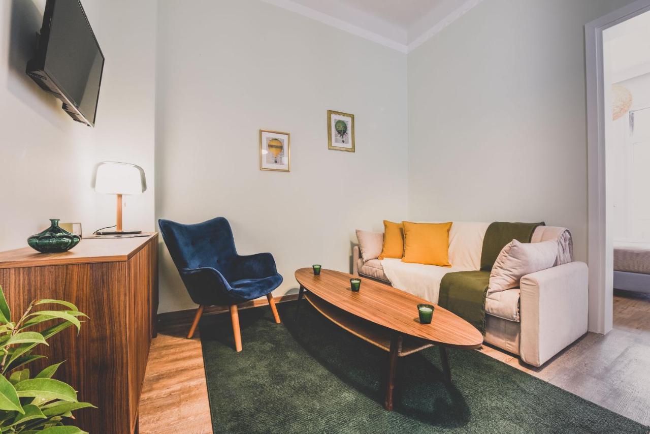 Neoclassical Apartment Near Acropolis - Livingstone Crystal เอเธนส์ ภายนอก รูปภาพ