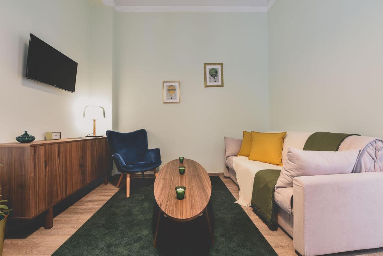 Neoclassical Apartment Near Acropolis - Livingstone Crystal เอเธนส์ ภายนอก รูปภาพ
