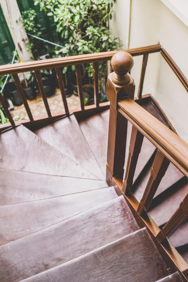 Neoclassical Apartment Near Acropolis - Livingstone Crystal เอเธนส์ ภายนอก รูปภาพ