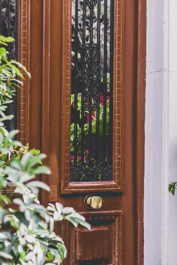 Neoclassical Apartment Near Acropolis - Livingstone Crystal เอเธนส์ ภายนอก รูปภาพ
